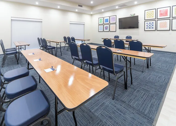 Holiday Inn Express & Suites - Fort Myers Airport By Ihg