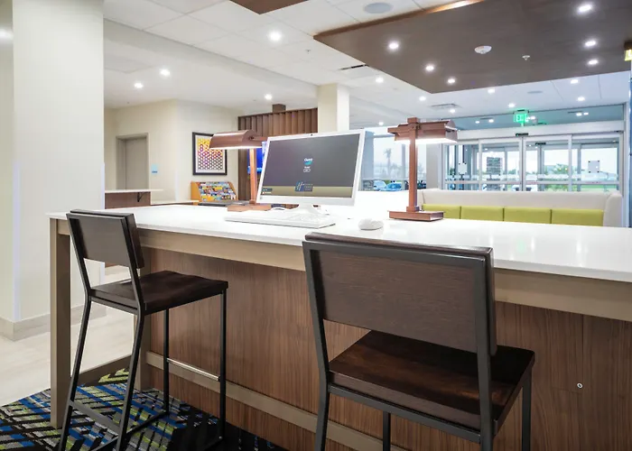 Holiday Inn Express & Suites - Fort Myers Airport By Ihg