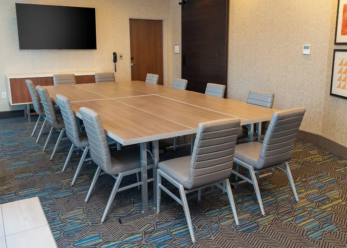 Holiday Inn Express&Suites - Las Vegas - E Tropicana by IHG