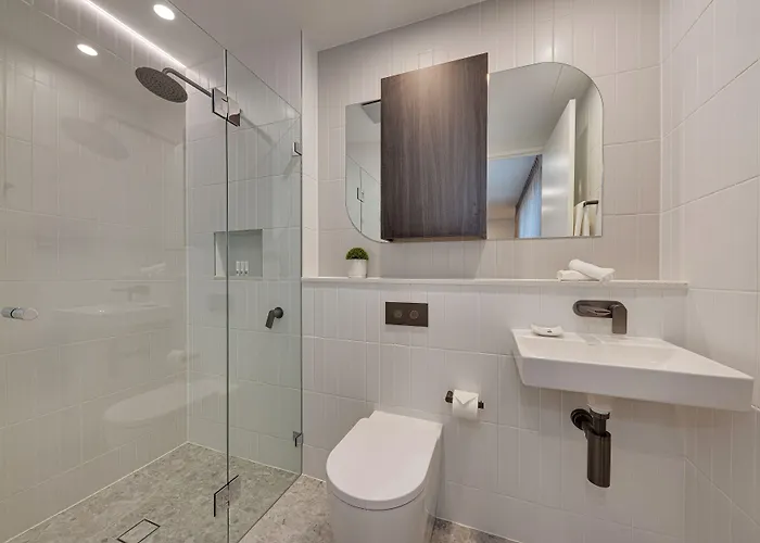 Littomore Suites Kingswood
