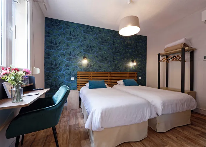 Contact Hotel Du Commerce Et Son Restaurant Cote A Cote