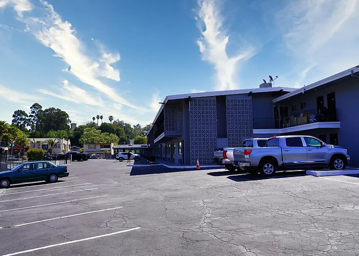 Seaside Inn & Suites