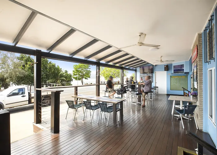 Nightcap At Marine Hotel Cardwell