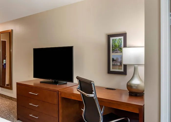 Comfort Inn & Suites Charlottesville Hollymead Town Center