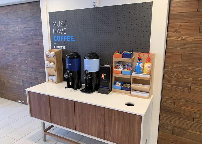 Holiday Inn Express & Suites Wilmington West - Medical Park By Ihg