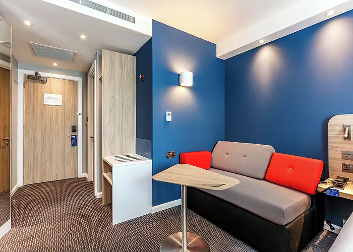 Holiday Inn Express - Fleet By Ihg