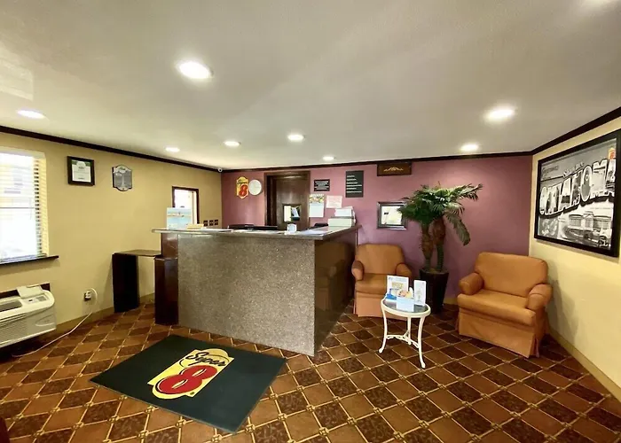 Super 8 By Wyndham Shawnee
