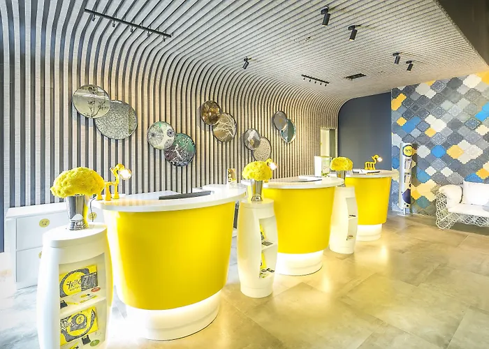 Yello Hotel Harmoni
