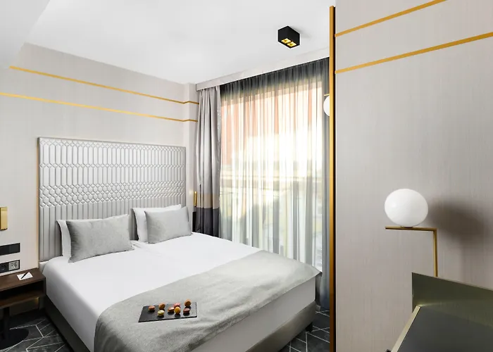 Emerald Hotel By Continental Group