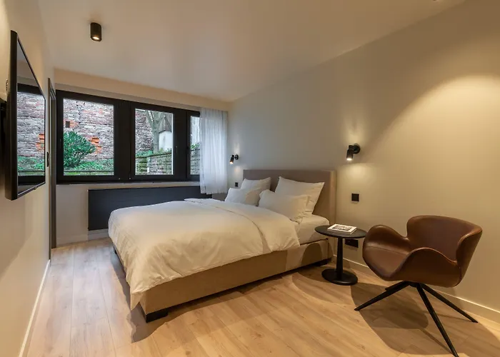 The Adams - Self Check In Hotel
