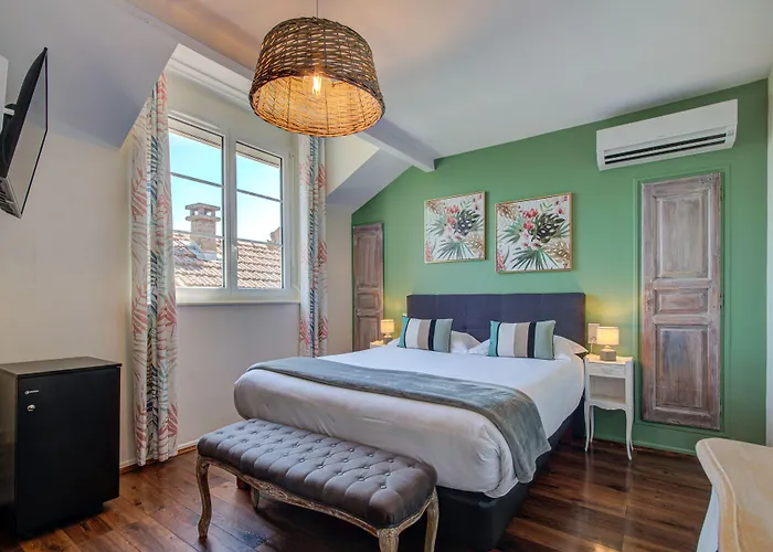 Logis Hotel Le Blason De Provence