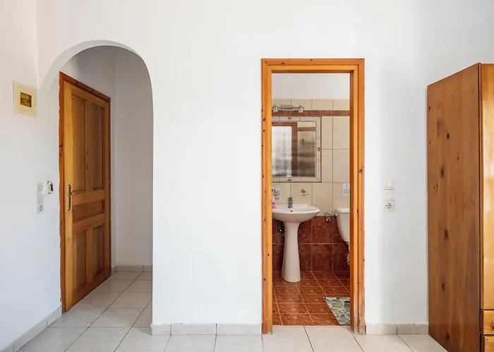 Dora Pool Studios By Konnect,150M From The Beach