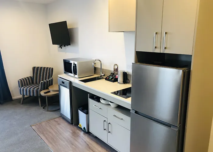 Ramada By Wyndham Queenstown Central