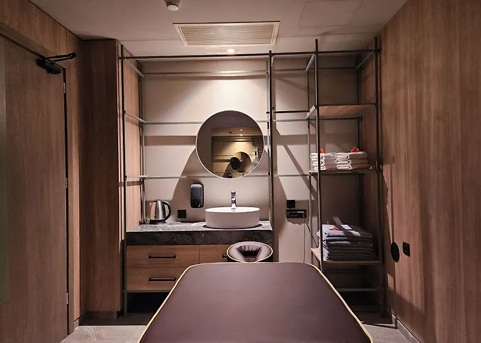 Petousis Hotel & Suites