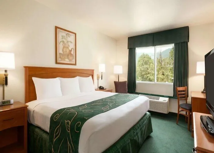 Travelodge By Wyndham Dunsmuir