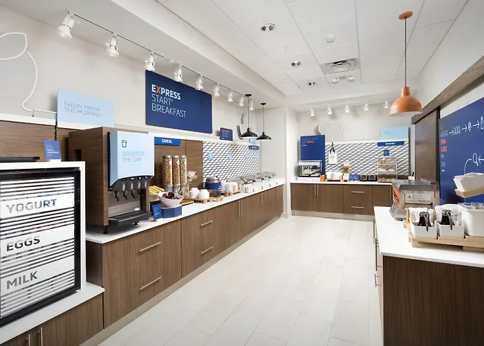 Holiday Inn Express & Suites Charlottesville By Ihg