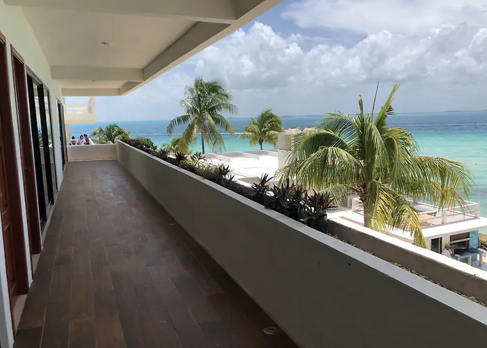 Cuxos Hotel Beachfront