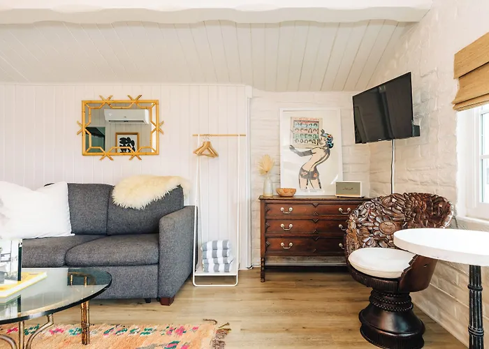 The Green Room Hotel