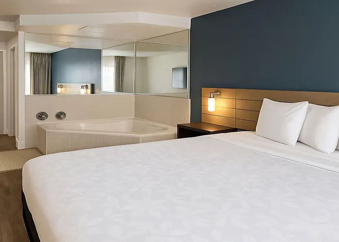 Rancho San Diego Inn & Suites