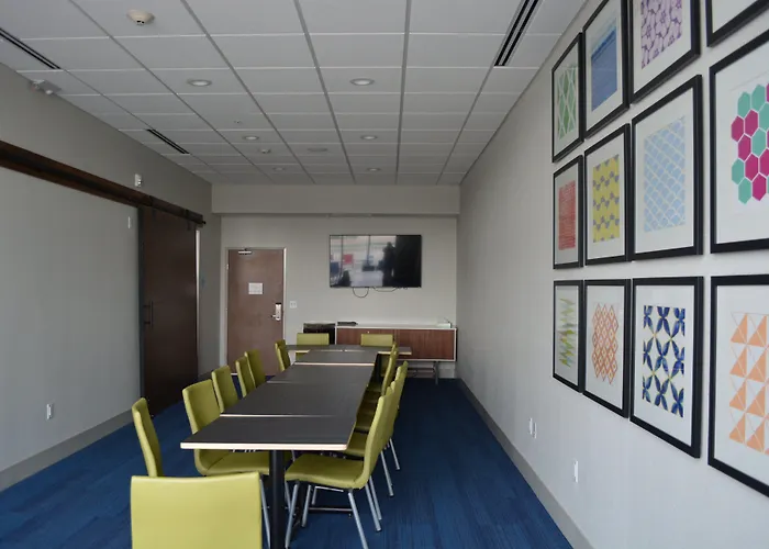 Holiday Inn Express & Suites