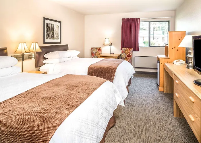Super 8 By Wyndham St. Regis