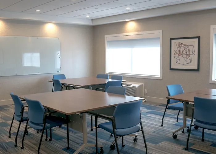Holiday Inn Express & Suites - Brandon By Ihg