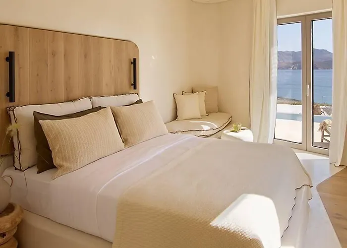 White Pebble Suites