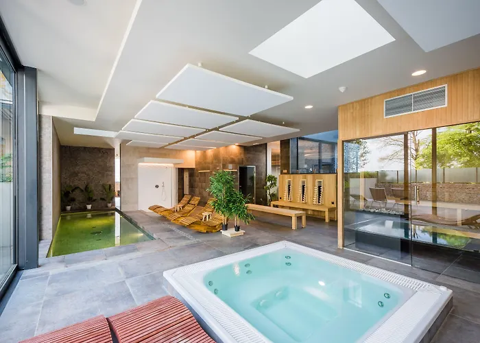 Golden Lakes Hotel