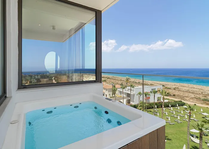 Leonardo Crystal Cove Hotel & Spa - Adults Only