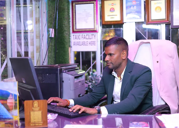 Hotel Anand Lok