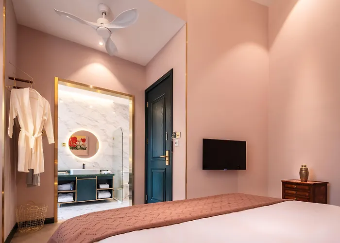 Moon And Chalice Boutique Hotel