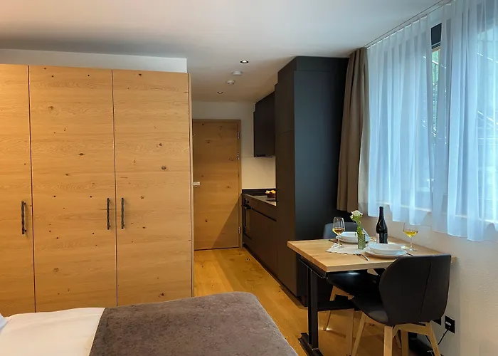 Hotel Porta Cervino - Parking & Dining