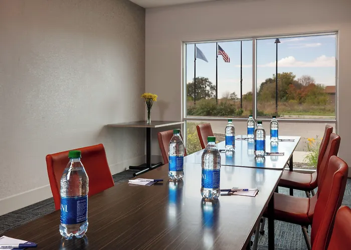 Holiday Inn Express & Suites - Beloit By Ihg