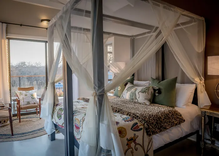 Safari Moon Luxury Bush Lodge