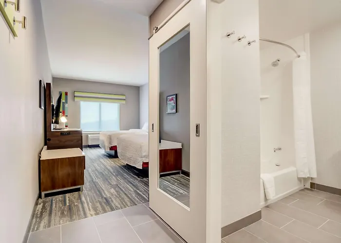 Hampton Inn & Suites Cincinnati Midtown Rookwood