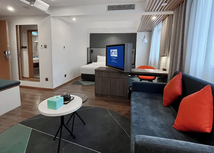 Holiday Inn Express Qingdao City Center By Ihg