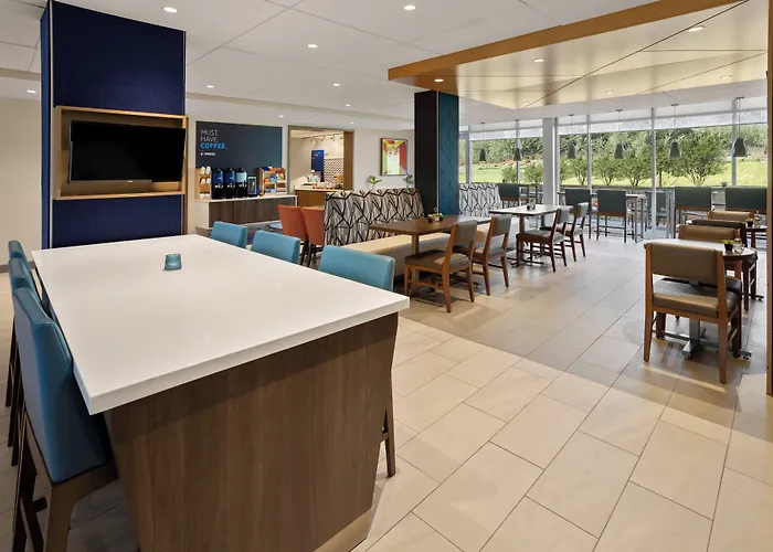 Holiday Inn Express & Suites Waynesboro East