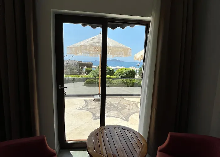Small Beach Hotel