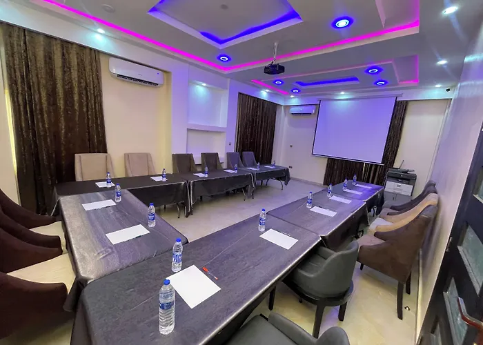 Romeneo Grand Royal Hotel