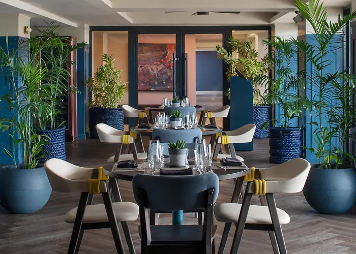 Rok Hotel Kingston, Tapestry Collection By Hilton