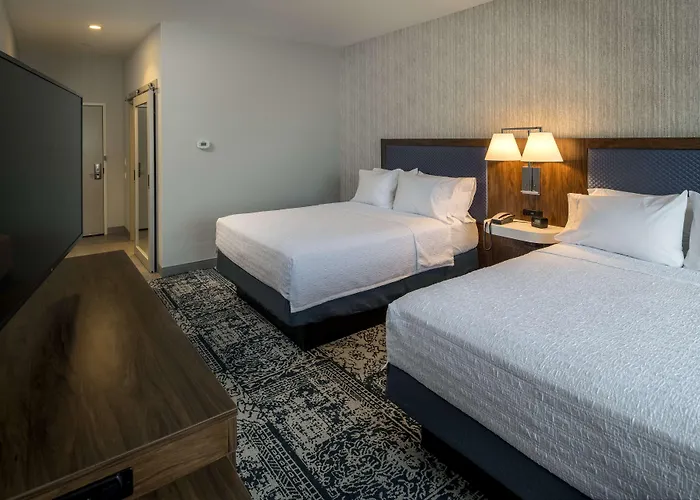 Hampton Inn & Suites Huntington Downtown, Ny