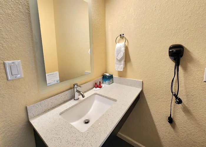 Days Inn By Wyndham Freeport