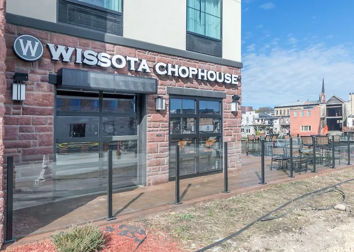 Cobblestone Hotel & Suites - Janesville