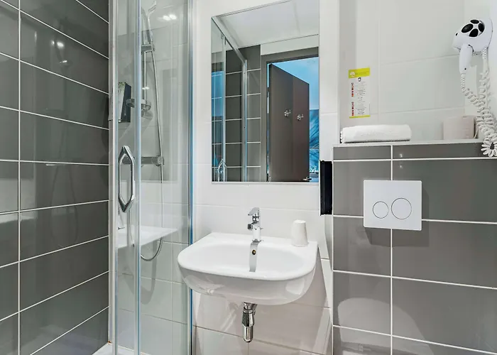 Kyriad Direct Tours Sud - Chambray Les Tours