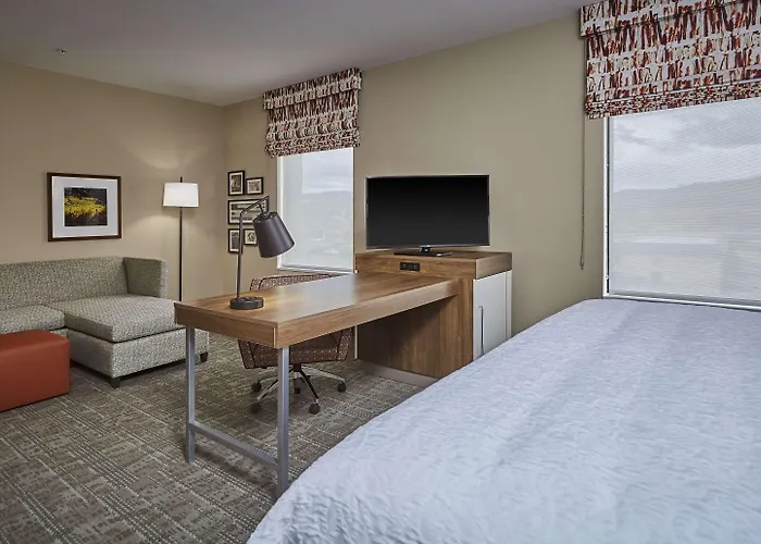 Hampton Inn & Suites Roseburg