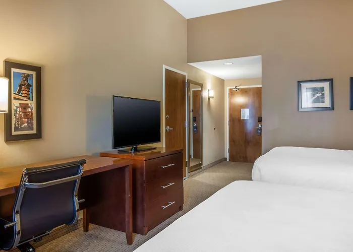 Comfort Inn & Suites At Crossplex Village