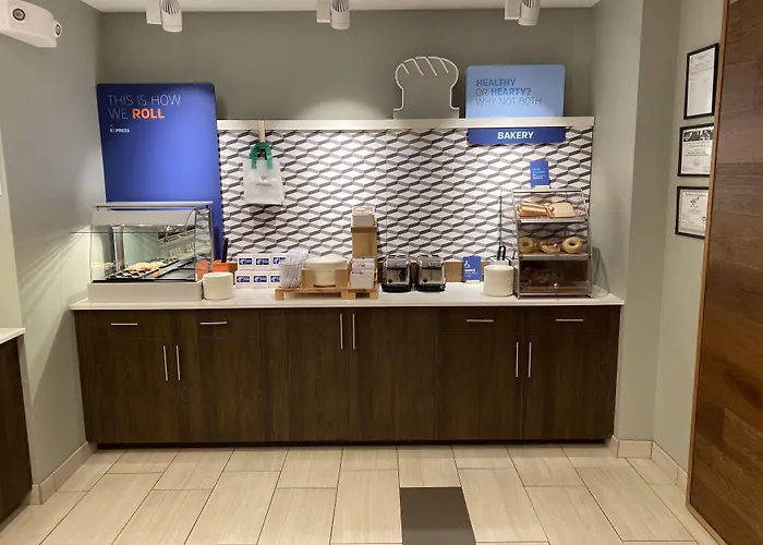 Holiday Inn Express & Suites Junction By Ihg