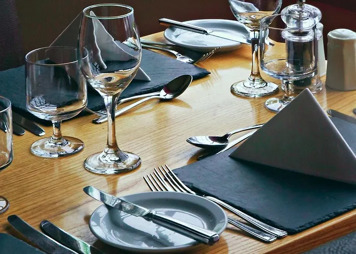 Holly Tree Hotel, Swimming Pool & Hot Tub