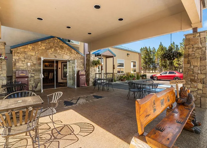 Yellowstone West Gate Hotel