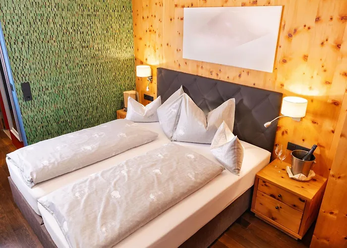 Wohlfuehlhotel Hubertushof Am Arlberg - Ski-In & Ski-Out - Sky Pool